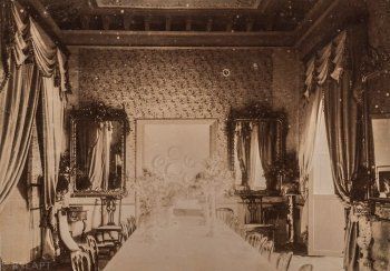352